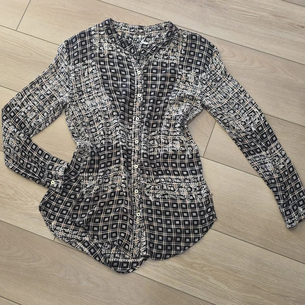 Free People Black & Cream Geo Print Button-Front Flowy Blouse